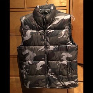 Old Navy puffer camo army style vest